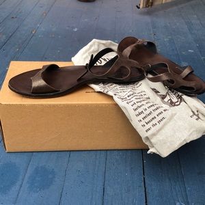 Size 39.5 Cydwok Naked handmade sandals in box with protective bag.